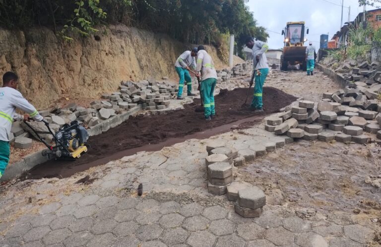 Vias de acesso no Bairro Bom Sucesso em São Mateus ES, recebe reparos da Prefeitura