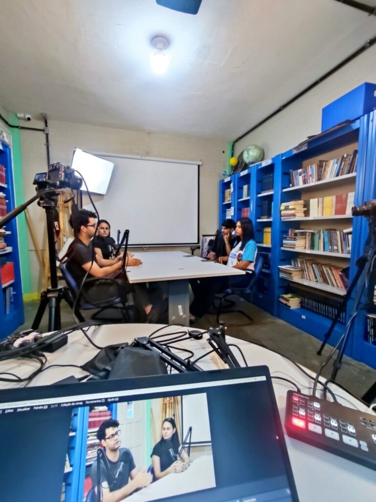 Escola de Pinheiros desenvolve projeto de produção audiovisual e de podcast