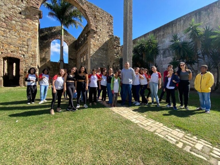 Escola de Ponto Belo promove aula de campo em São Mateus, ES